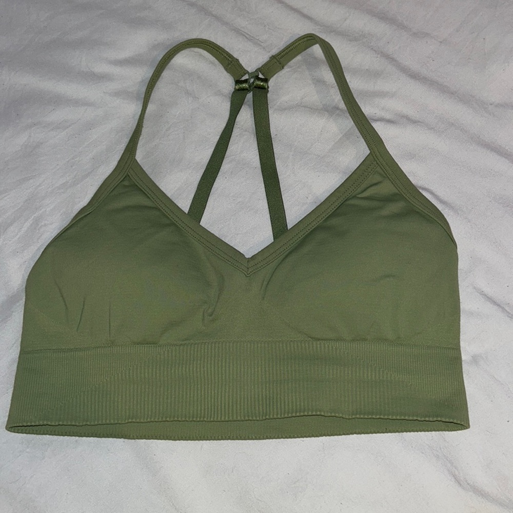 Light green lululemon sports bra